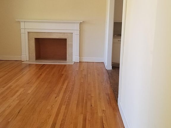 2nd image of 332 Grayleaf Cir