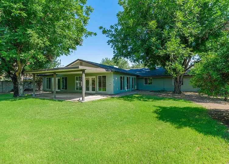 121 W Orchid Ln — Photo 29