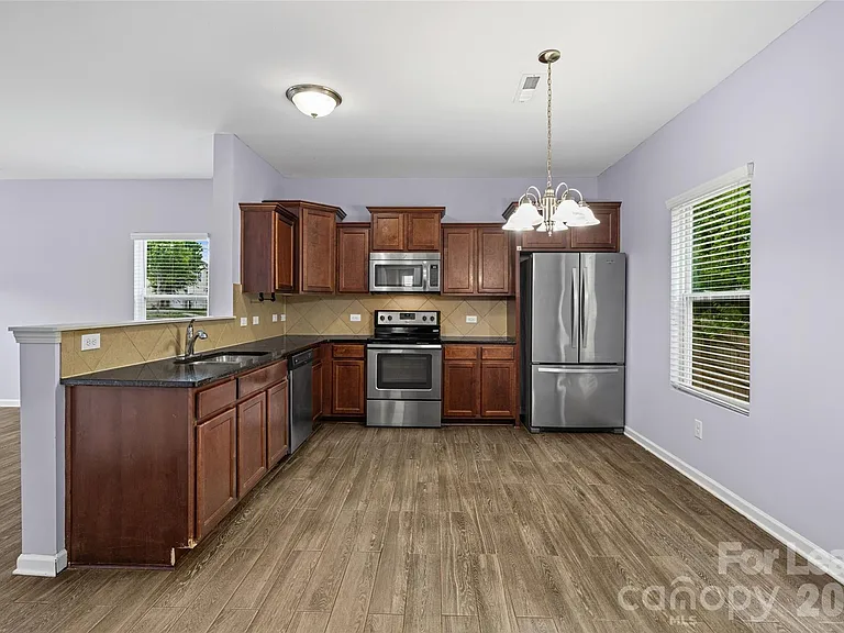 6056 Shamrock Green Dr — Photo 5