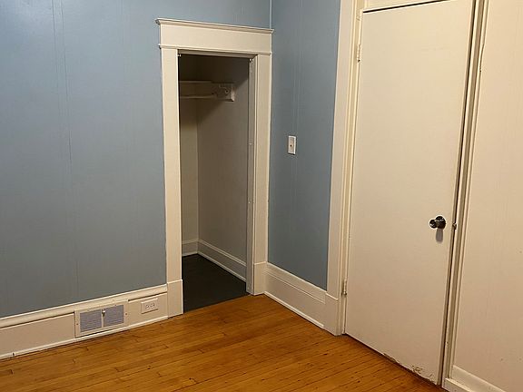 4th image of 715 Thomas Ave W