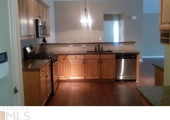 3rd image of 312 Gladstone Dr