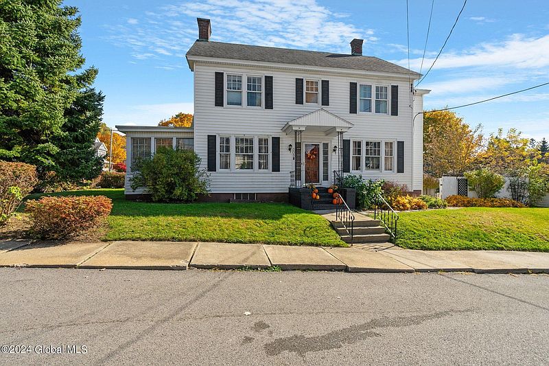 2nd image of 305 Caroline Street