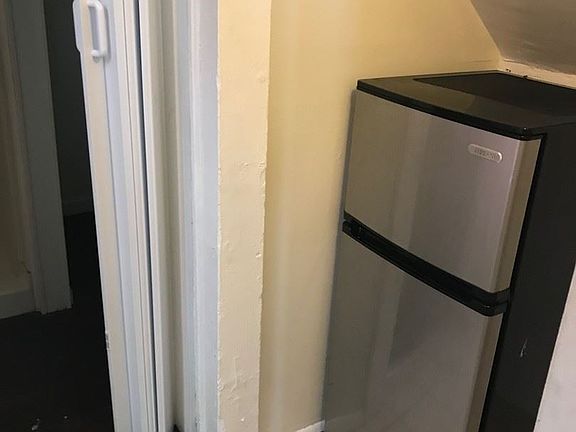 5th image of 815 16th St APT 2