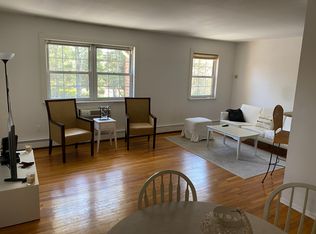 24 Layton Ave #27, Southampton, NY 11968