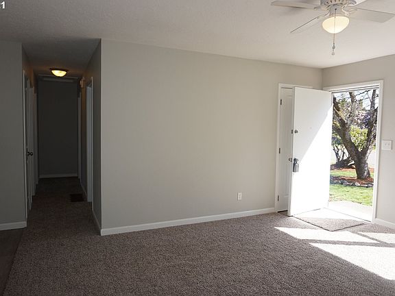 4th image of 600 SE 102nd Ave