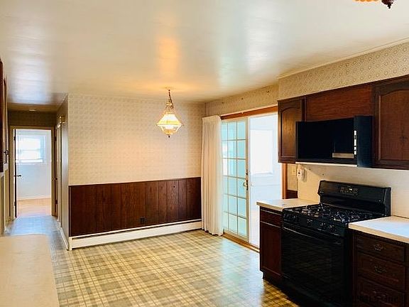 3rd image of 15 Louis Dr