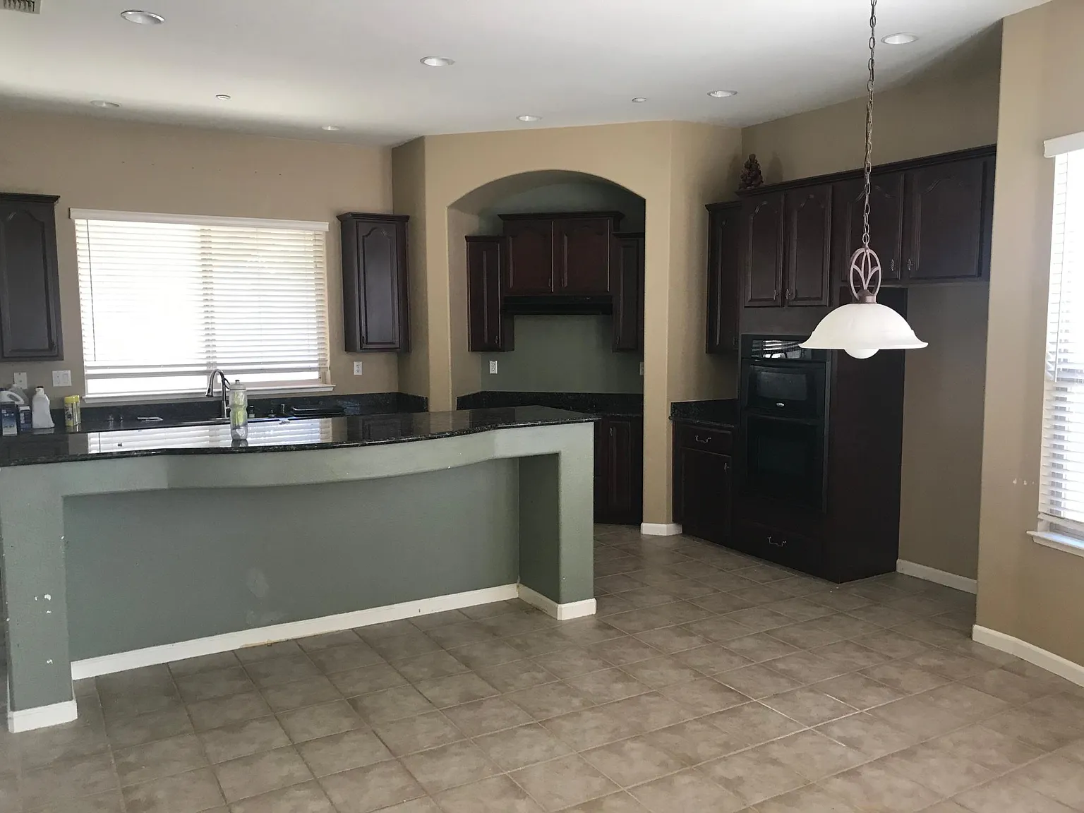4 bed, 3.5 bath, 4500 sqft, $3,500 — Photo 4