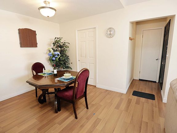 5th image of 3237 E Crescent Ave