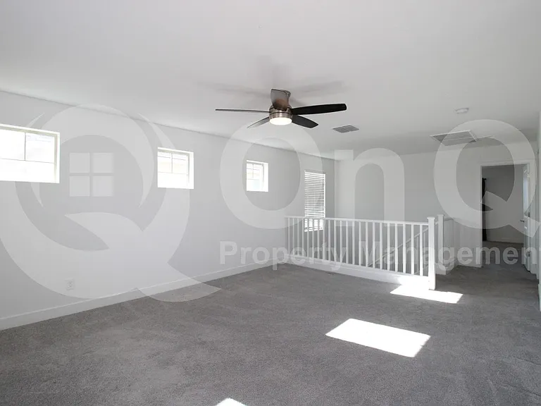 11818 S 54th Ln — Photo 9