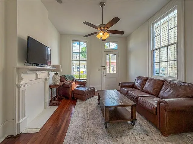 3319 Laurel St — Photo 4
