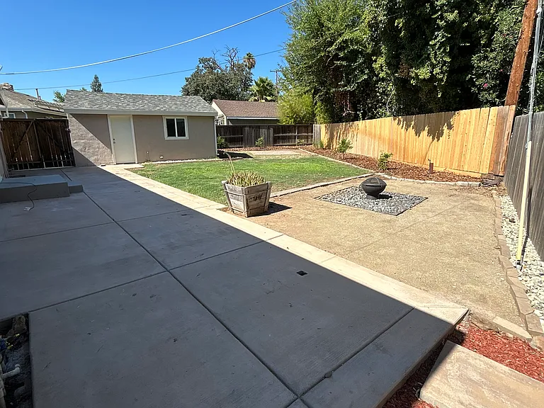 680 El Encino Way — Photo 15