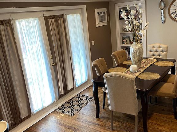 5th image of 4154 N Meade Ave #1