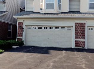 410 Pine Lake Cir, Vernon Hills, IL 60061