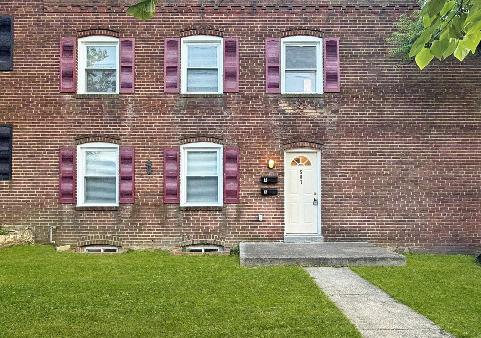 Renovated South Baltimore apartment offering modern finishes, convenience and more value for your... — Photo 1