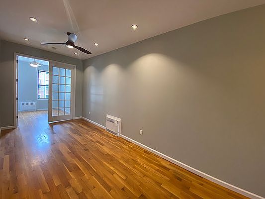 1st image of 242 Howard Ave APT 3R