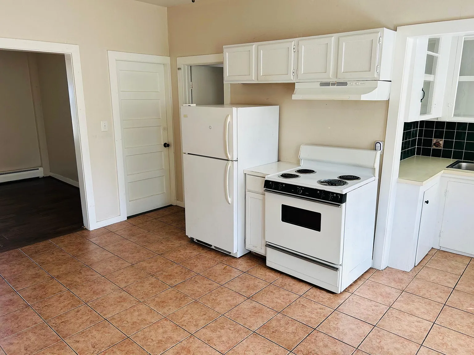 2 bed, 950 sqft, $1,600 — Photo 1