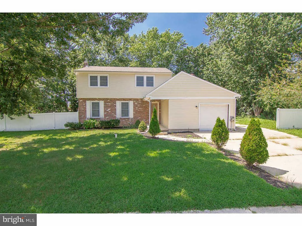 5 Loretta Blvd photo 1