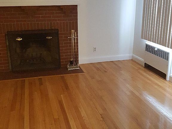 5th image of 239 Forest St #1
