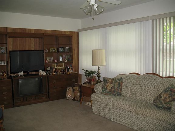 3rd image of 23 Stayman Ct