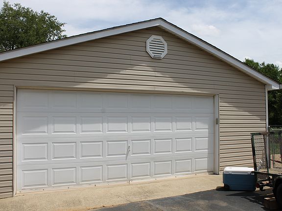 4th image of 105 Huckleberry Way