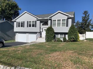 35 Madison St, Warwick, RI 02888