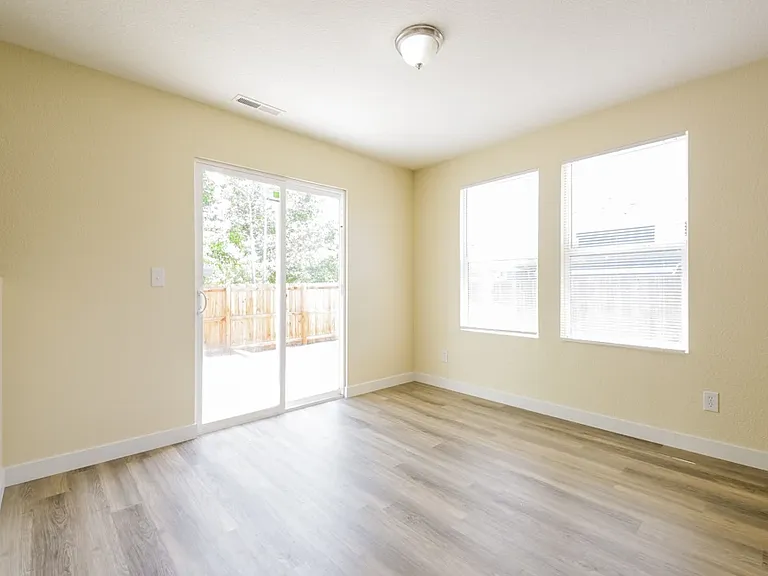 723 Canyon Ln — Photo 5