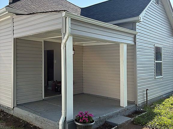 3rd image of 4223 Farnham Ave