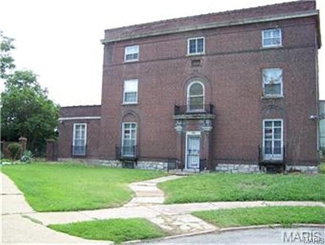 1st image of 6084 W Cabanne Pl