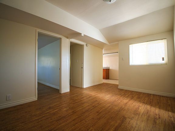 5th image of 4058 Kenmore Ave