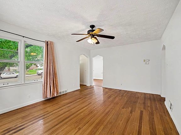 3rd image of 841 S 50th Ave