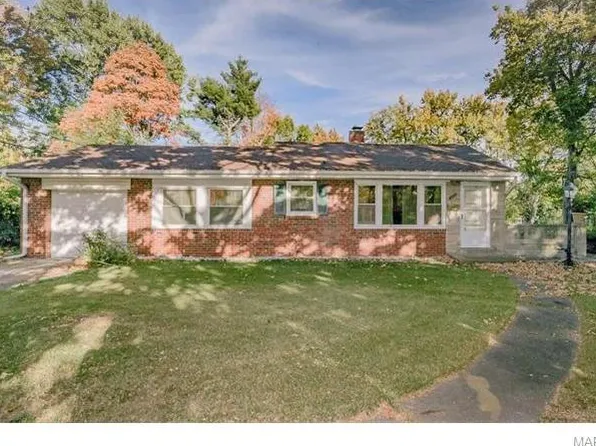 912 S Geyer Rd, Saint Louis, MO 63122