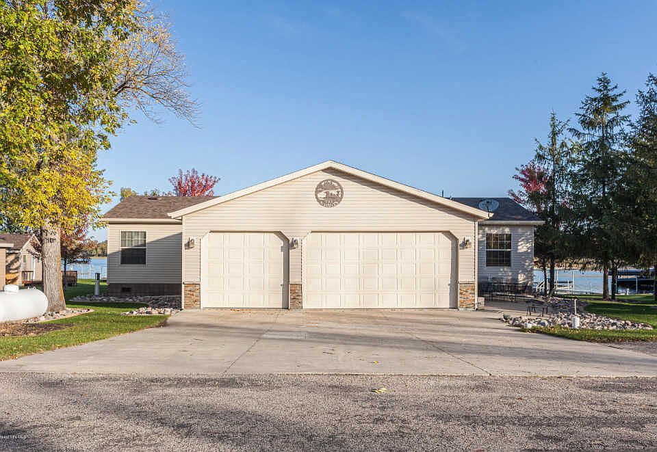 1st image of 45177 Crystal Hills Dr
