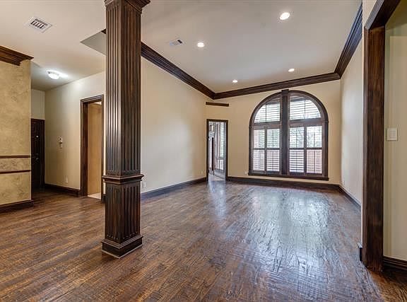4th image of 2406 Spruce Ct