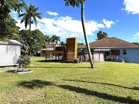 4th image of 3043 SE Banyan Street