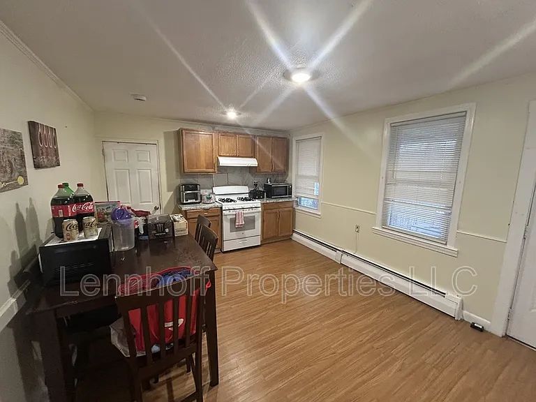 24 Lyons St — Photo 4