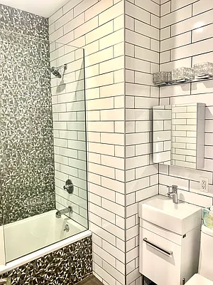 Rented by Roomeze | media 21