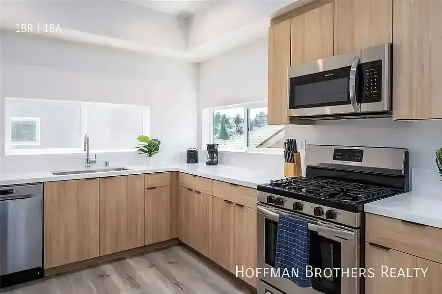 218 N Coronado St Los Angeles, CA 90026 — Photo 2