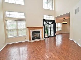 2300 Foxmoor Ln, Aurora, IL 60502