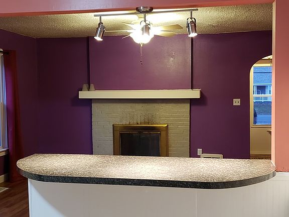 4th image of 649 W Grand Ave