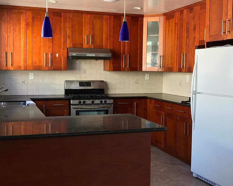 1st image of 77 Oakmont Dr