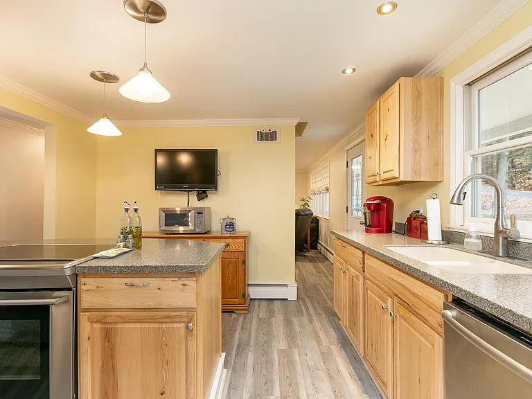 32 Maple Ave — Photo 11
