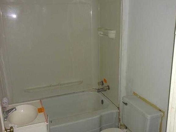 BATHROOM UNIT 1