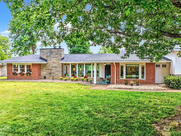 3 Meadowcrest Dr