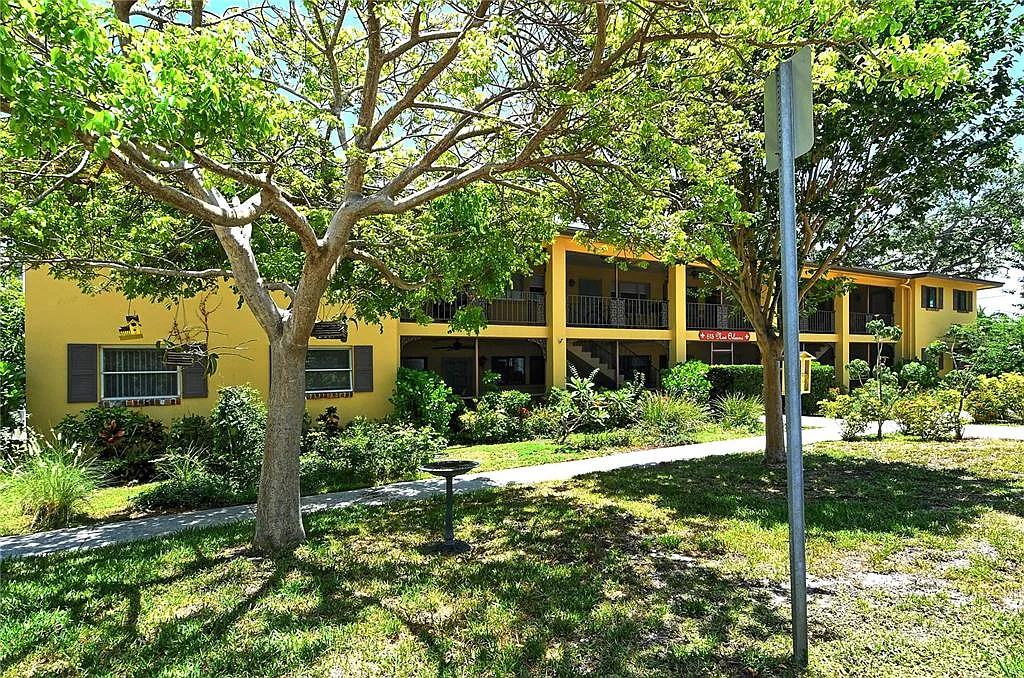 Building Photo - 615 S Palm Ave #11