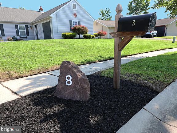 4th image of 8 Holmes Ln
