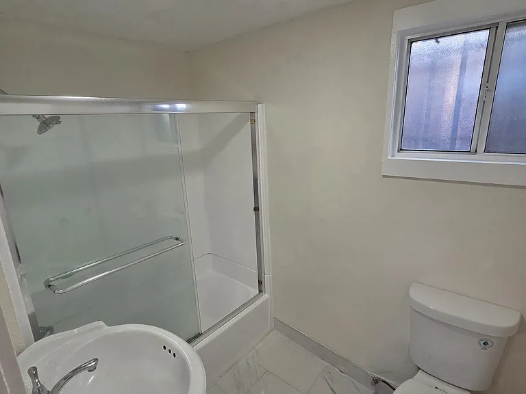 932 S Mott St — Photo 14