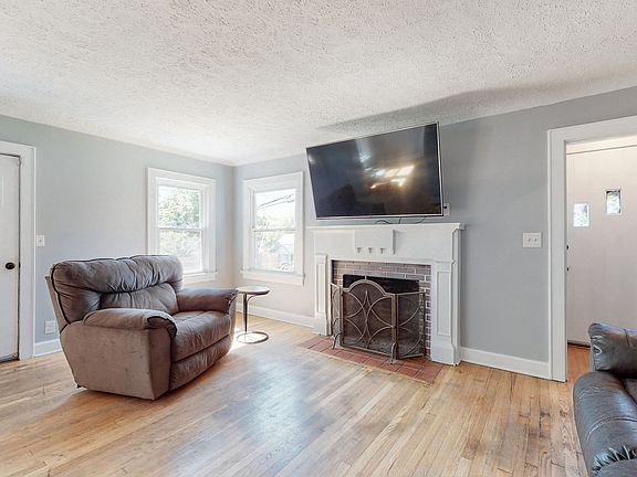 4th image of 239 E Eastland St