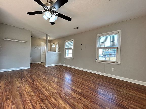 5th image of 1653 Kilt St