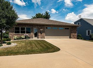 1490 S Grandview Ave, Dubuque, IA 52003