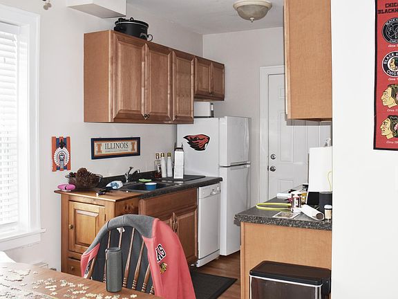 3rd image of 3815-17 N Greenview Ave #3815-2E